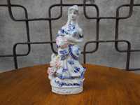 Stara porcelanowa figurka kobieta 2