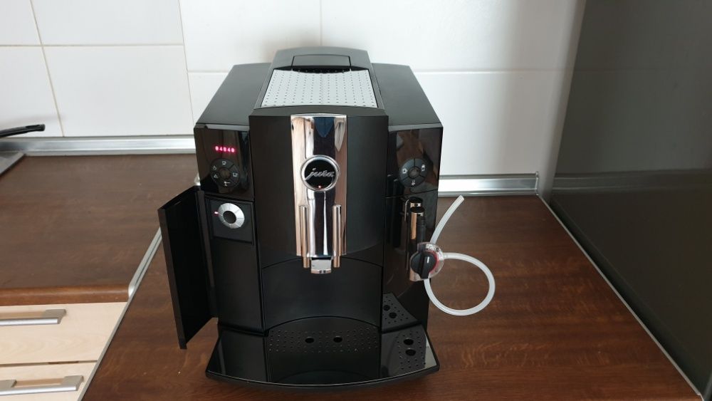 Ekspress Jura C9 One Touch 4849 kaw- 6 mies. gwar.