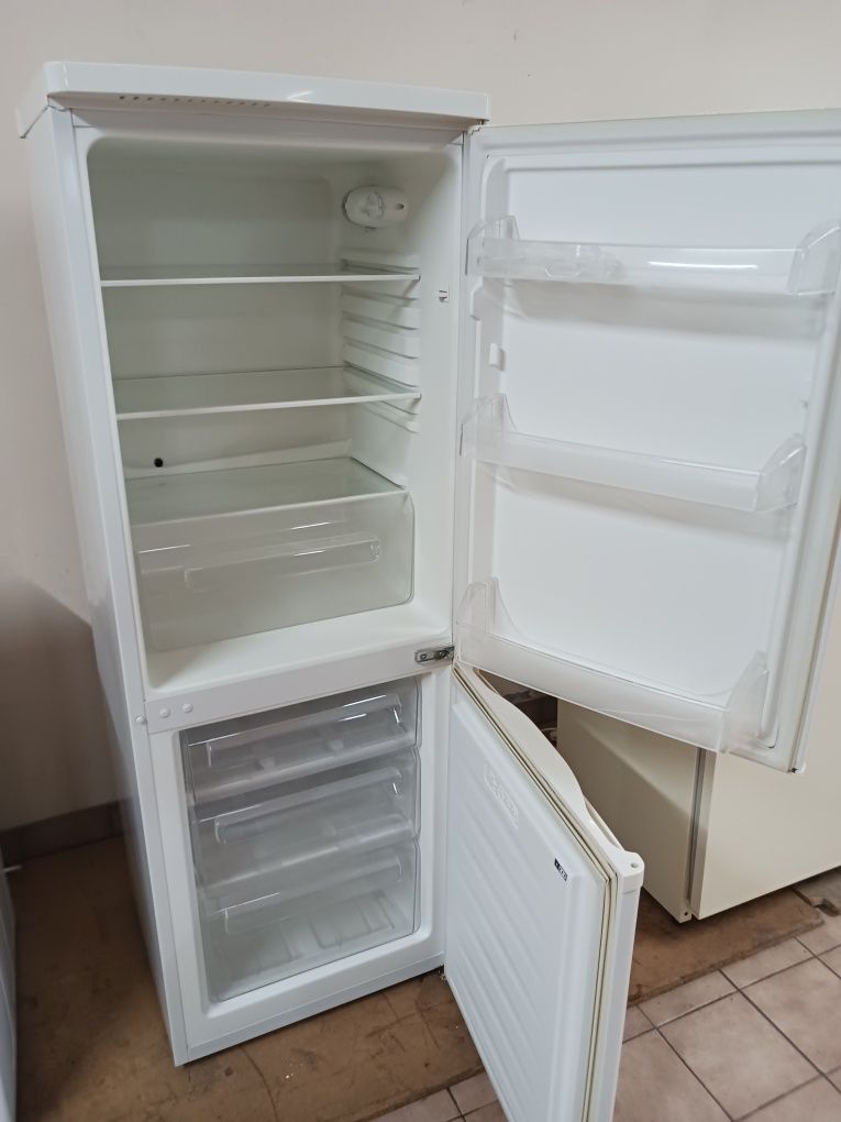 Vendo frigorífico combinado em ótimo estado  possibilidade de fazer en