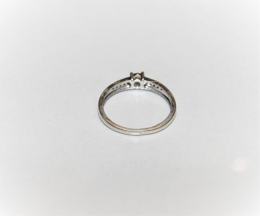 Złoty pierścionek z brylantami 0,05ct/0,10ct- r.10 1,42g/p.333