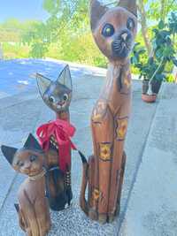 Koty drewniane figurki