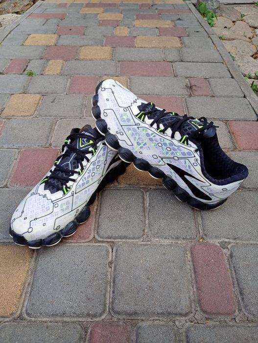 Кросівки Brooks Nuero 44 / 44,5