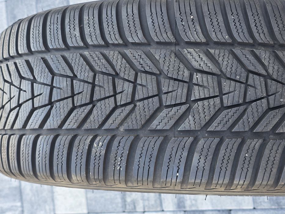Opony zimowe Hankook 235/45R18