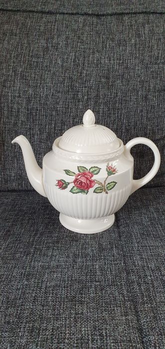 Dzbanek porcelanowy Wedgwood Moss Rose