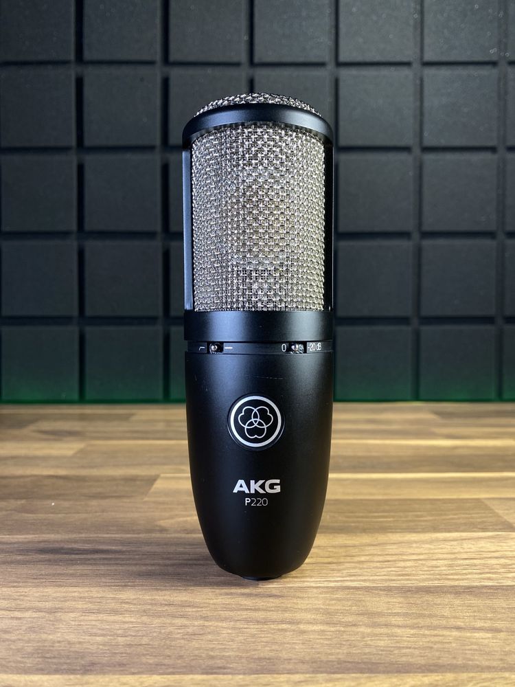 AKG Perception P220