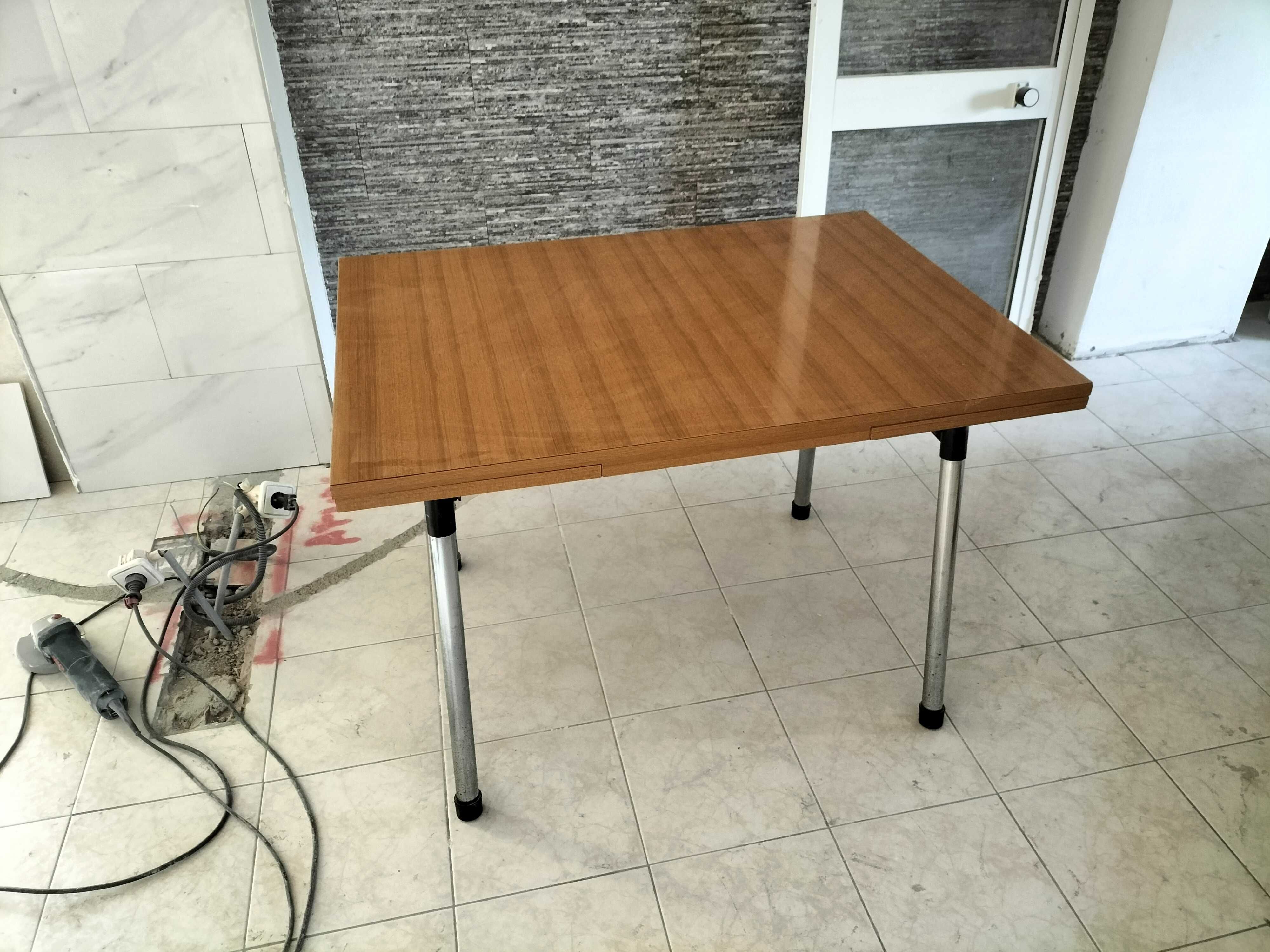 Mesa extensível max.  1,81m