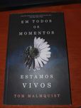 Vendo Em todos os momentos estamos vivos - Tom Malmquist