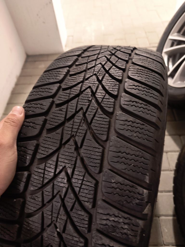 Felgi BMW G30 z oponami zimowymi Dunlop. 225/55/17.