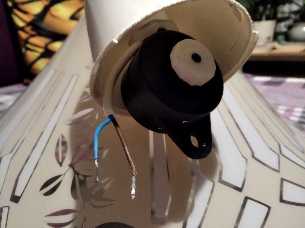 Lampa kuchenna regulowana