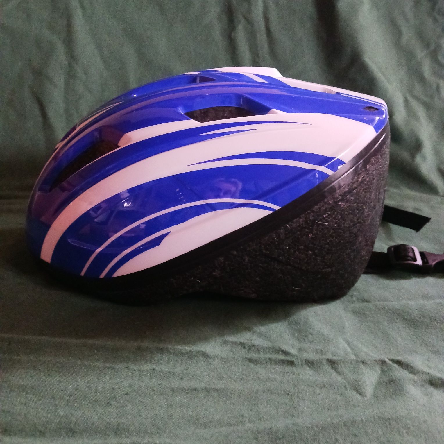 Kask na rower , bialo - niebieski