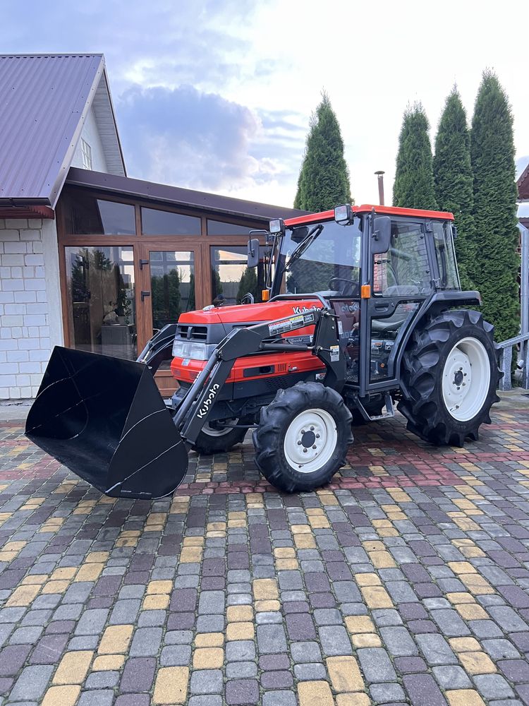 Послуги трактора з фронтальним навантажувачем Kubota