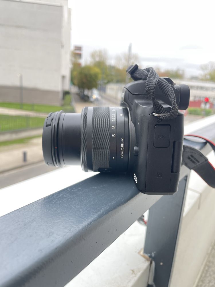 Canon Eos M50 WiFi/4k video/touch screen with 14-45mm lens and box