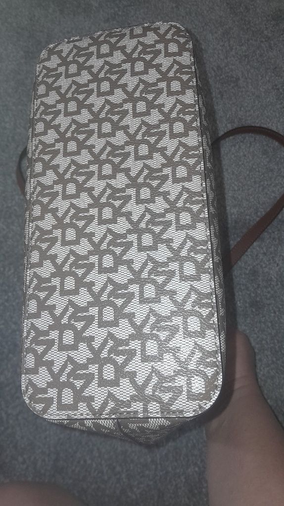 Ładna torebka  dkny