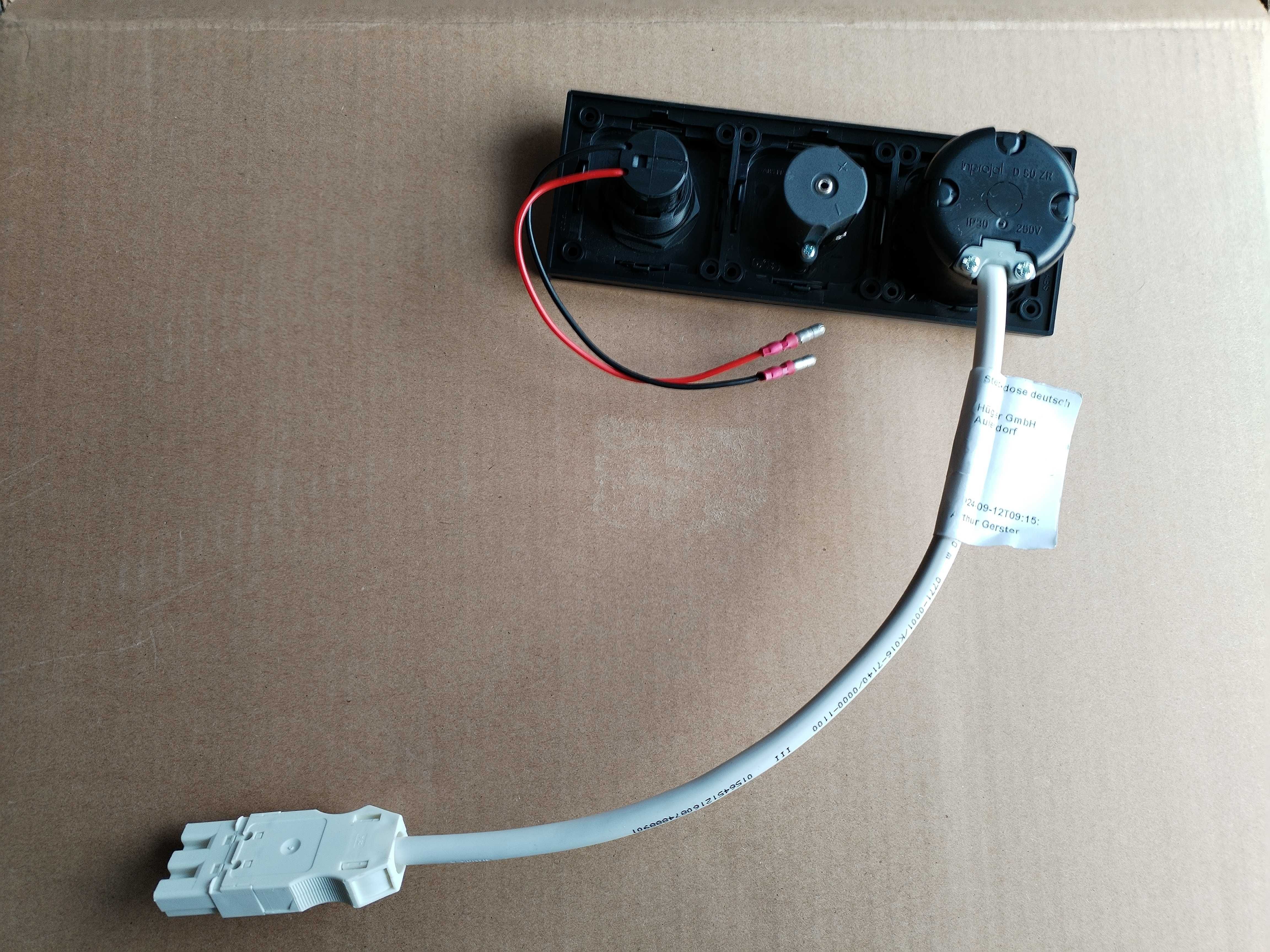 Gniazdko potrójne Kamper Przyczepa kempingowa 230V/12V/USB