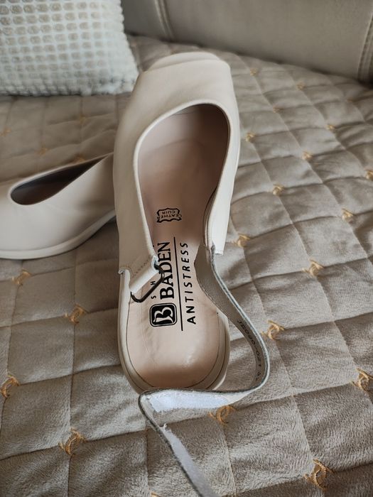 Шкіряні босоніжки