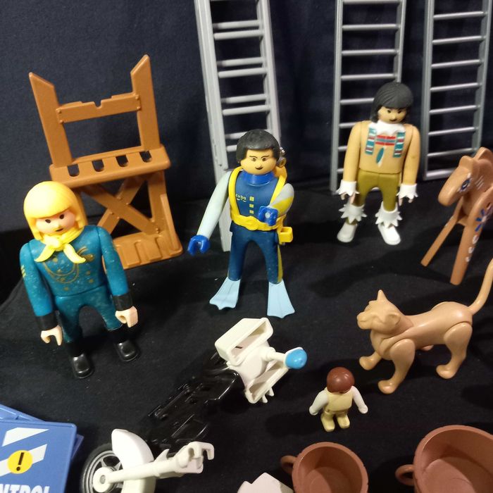 Bonecos Geobra e peças variadas