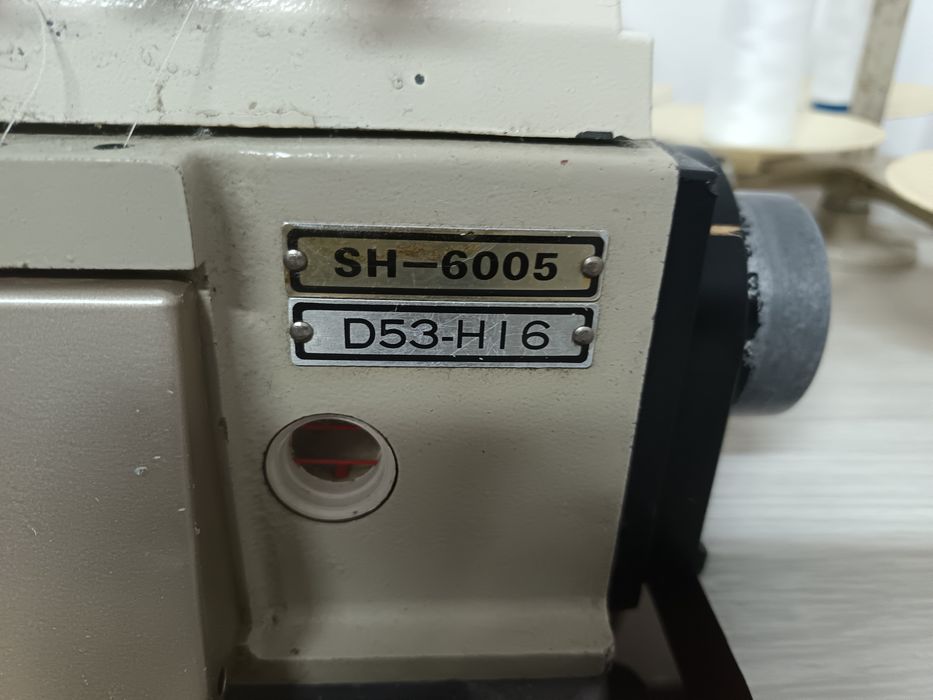 Máquina cose e corte