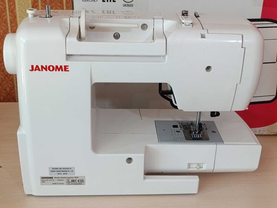 Швейна машина Janome Quality Fashion 7600 побутова