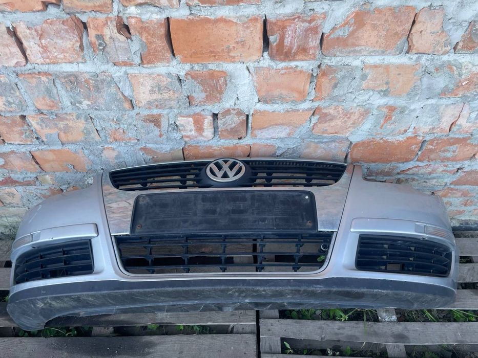 Бампер передній VW Passat B6 седан пасат б6 фольцфаген пасат