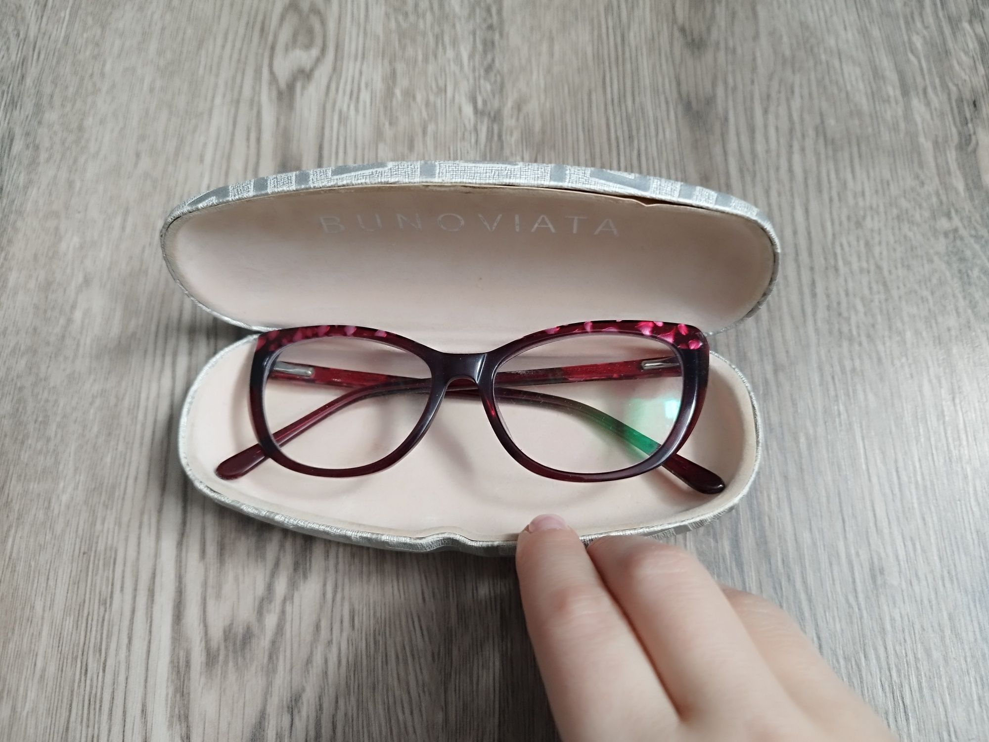Okulary korekcyjne 'kocie' szkła -