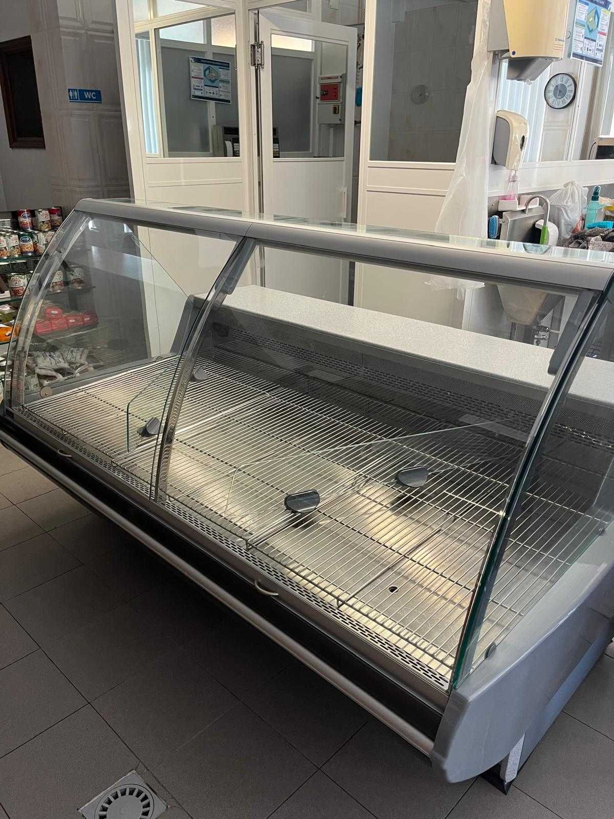 Vitrine Refrigerada em ótimo estado - 2m