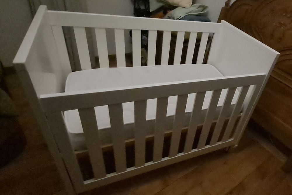Cama bébé com colchão