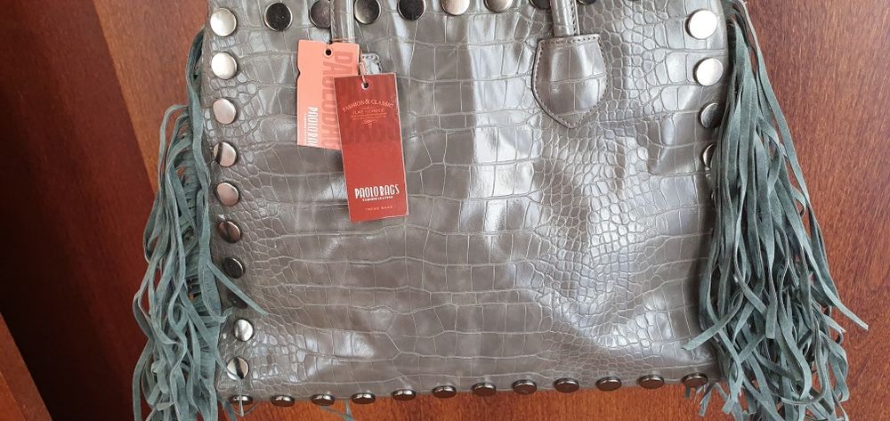 Carteira Nova cinzenta.