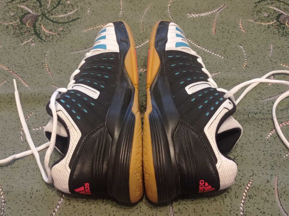 Кроссовки Adidas волейбол, гандбол оригинал размер-38 стелька-24 см