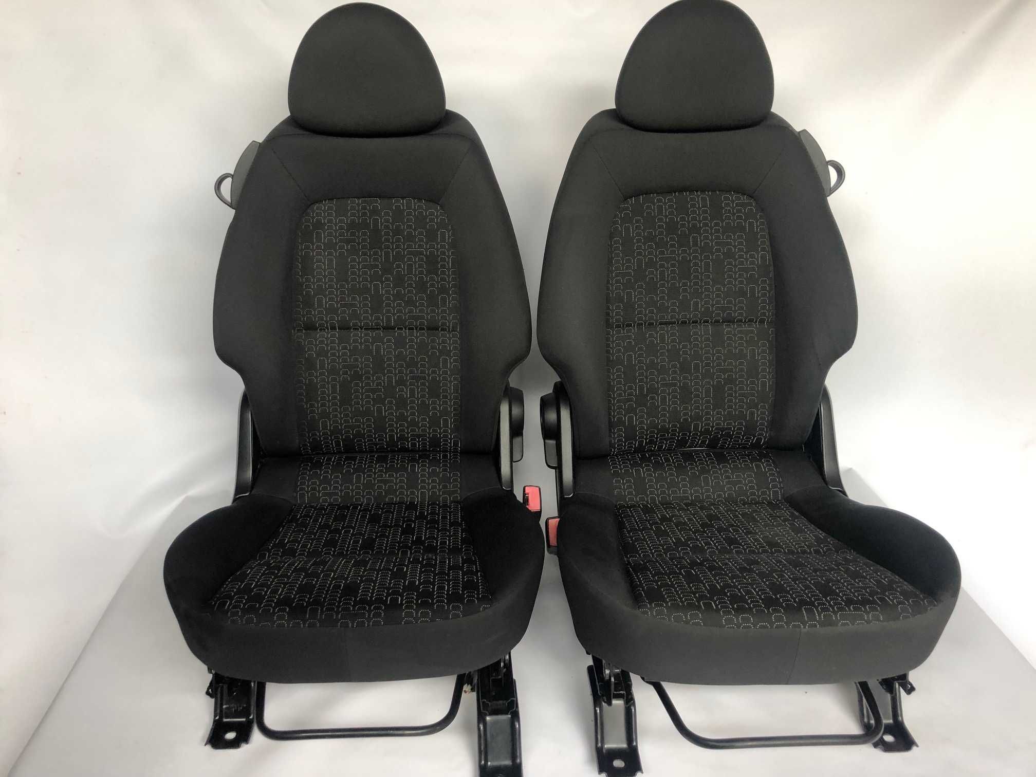 Сиденья передние Mitsubishi Kolt