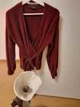 Sweter damski wiązany w talii marki MAKALU
