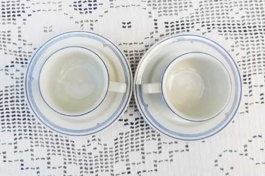 Dwie szwedzkie filiżanki Gustavsberg Kontur do kawy biały i niebieski