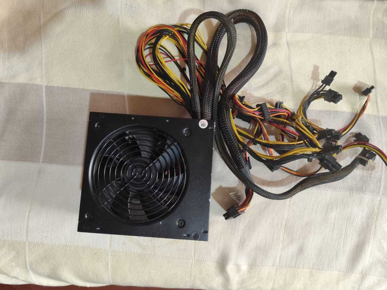 Продаю блок живлення Cooler Master RS-700-ACAB-B1 (700W)