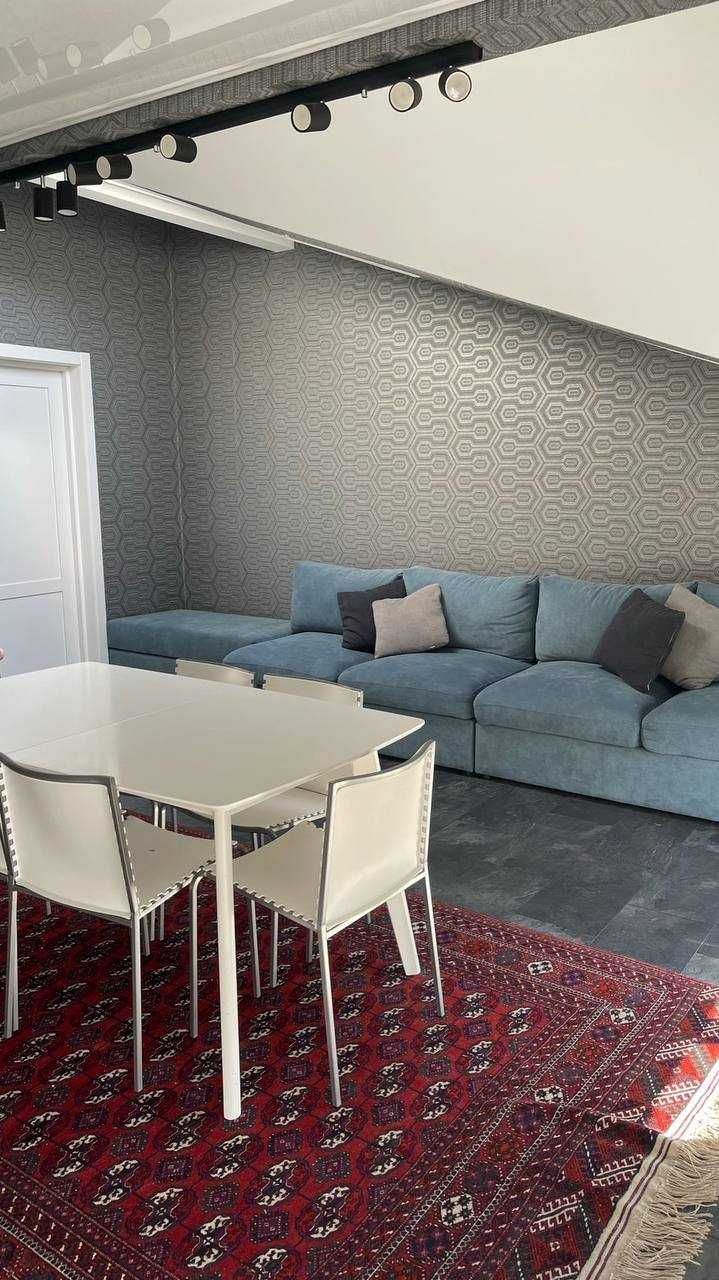 Продаж 3-кімнатної квартири в центрі (вул. Бельведерська)