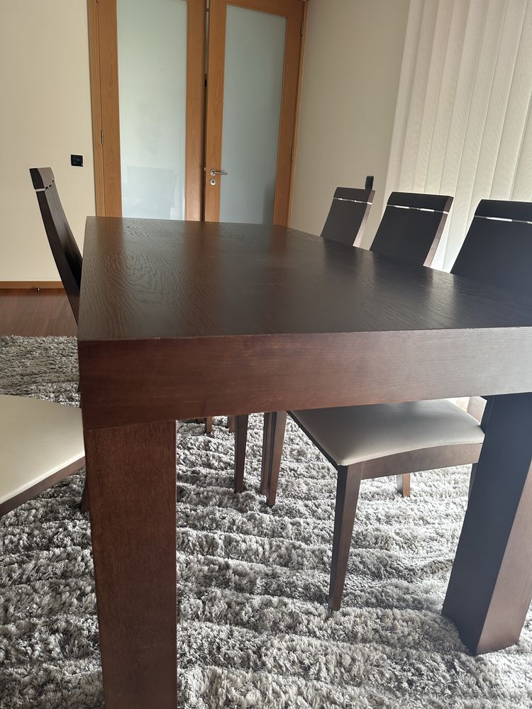 Mesa de sala de Jantar com 6 cadeiras