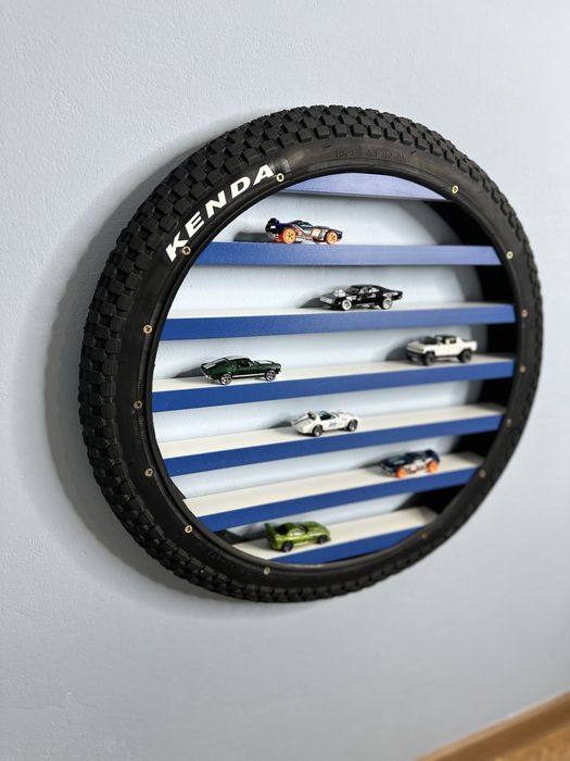 Polka na autka niebielska