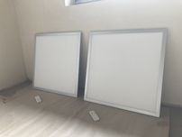Lampa lazienkowa podwieszana z regulacja podswietlenia z pilota