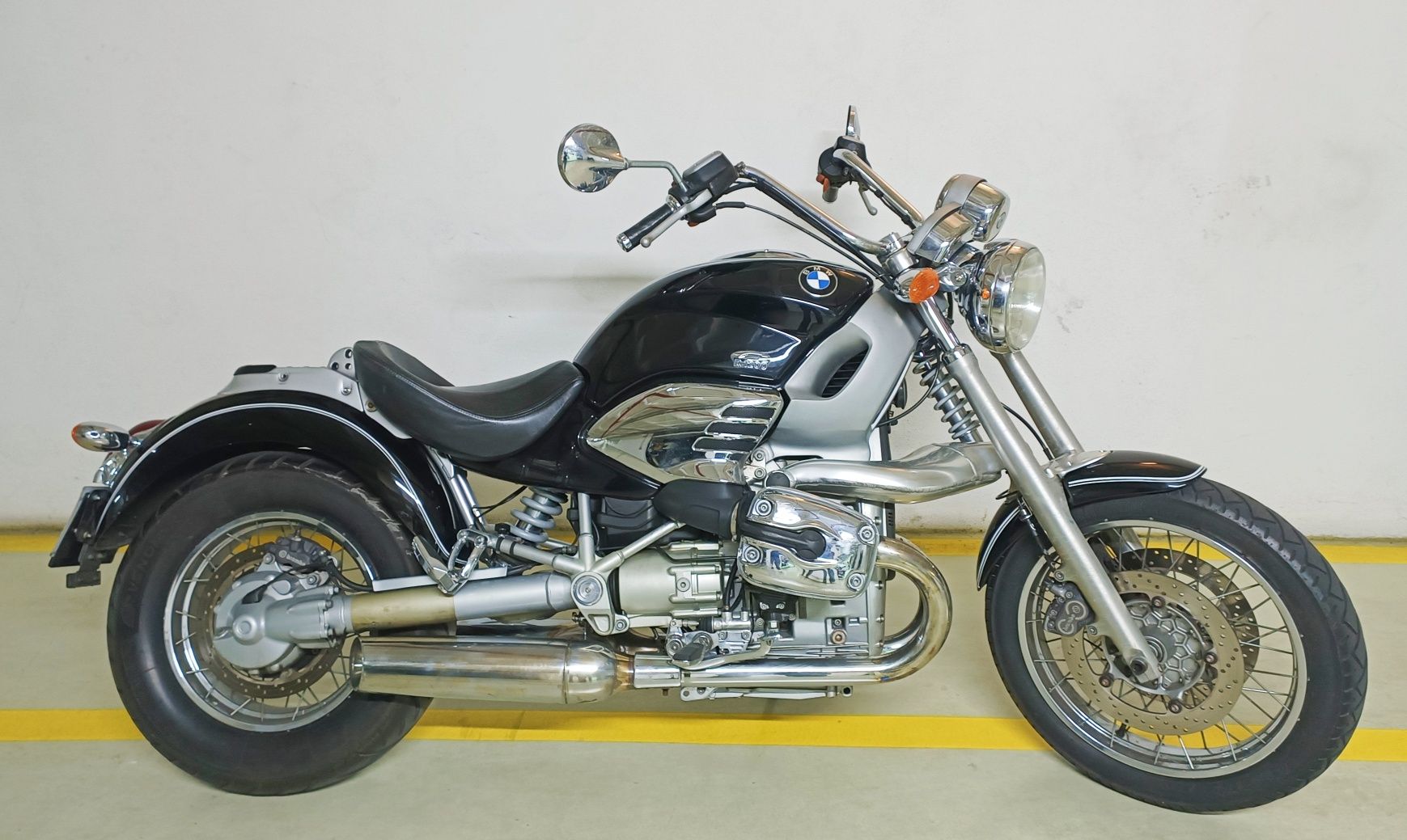 BMW R1200C James Bond