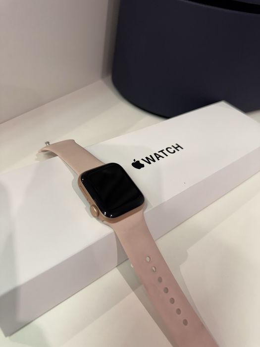 Apple Watch SE 40mm A2351 Gold Aluminum