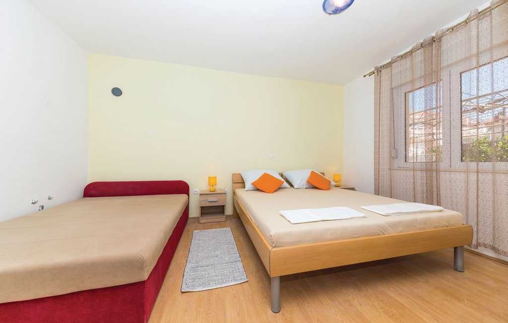 Wakacje w Chorwacji, okolice miasta Trogir, apartament dla 8 osób,