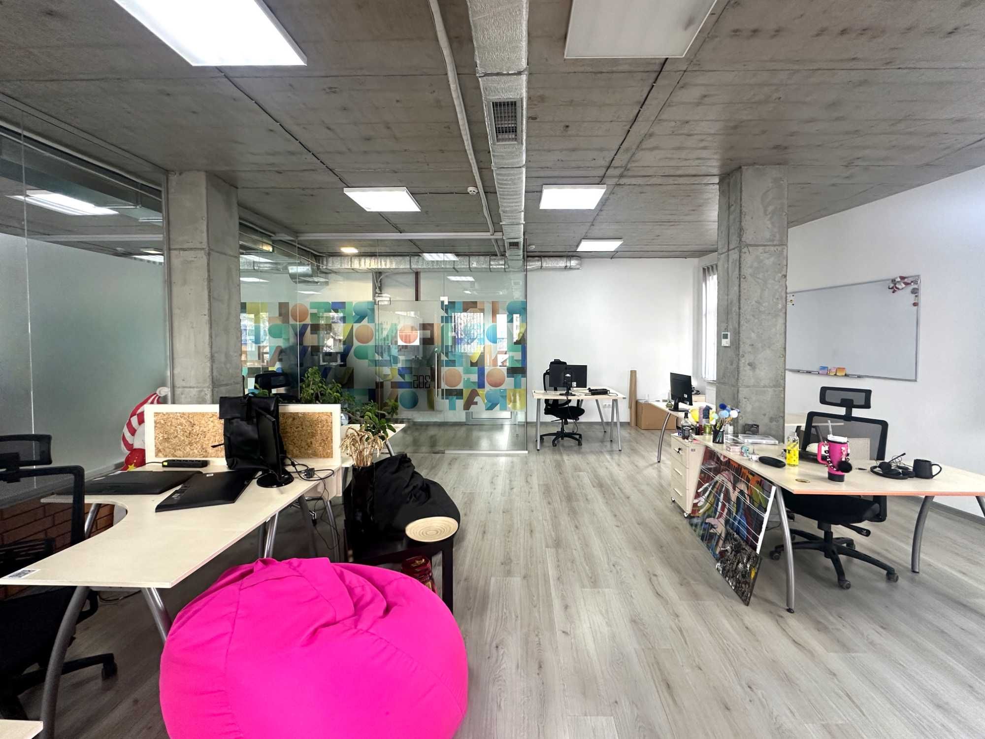 Оренда офісного приміщення, 228 м² за 12$/ м², на вул. Угорська