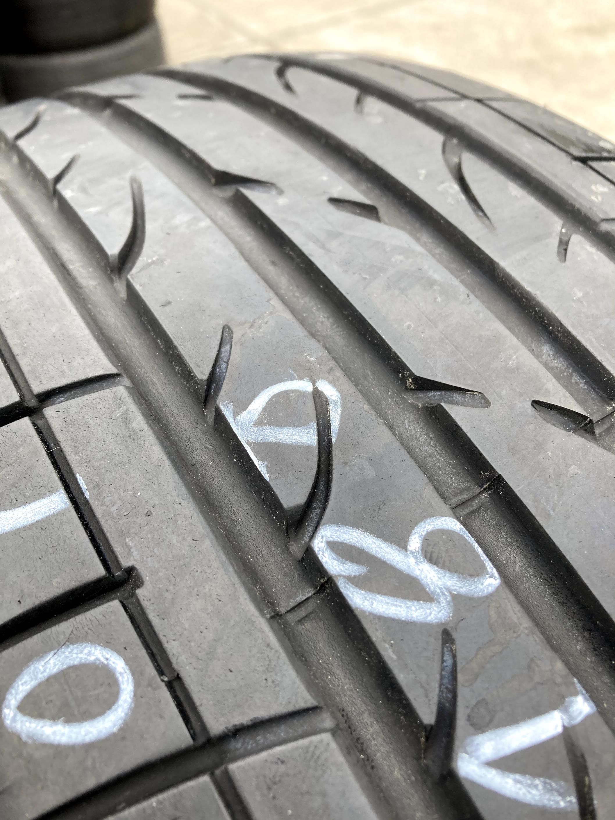 235/60/18 Bridgestone Dueler H/P Sport AO 103W