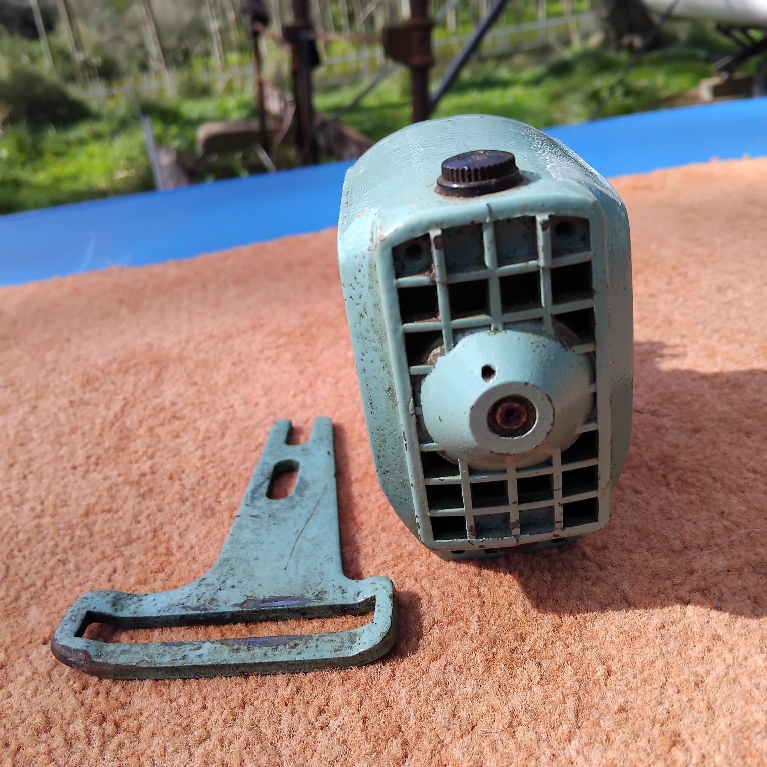 Motor eletrico para maquina de costura e/ou para outros fins.