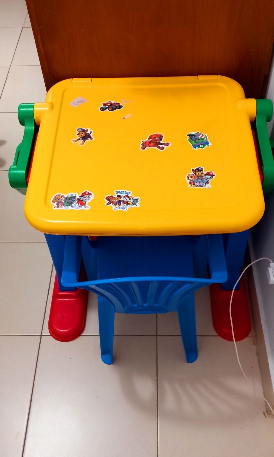 Mesa com cadeira infantil