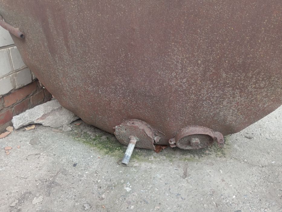 Бочка металева раніше призначалася для зерна