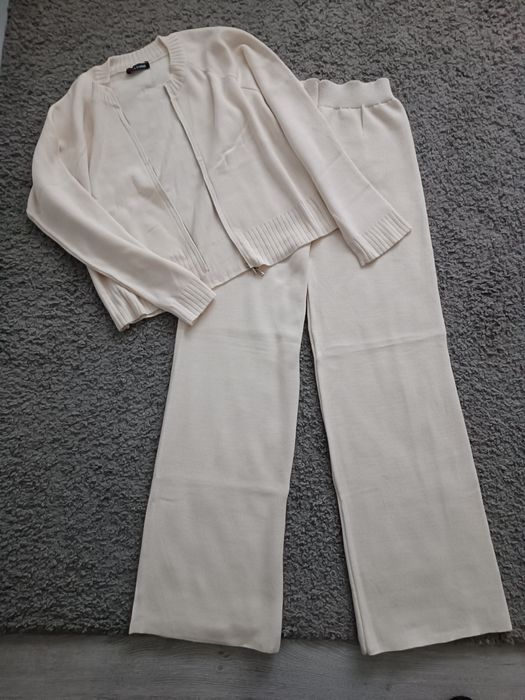 Костюм двійка молочного кольору