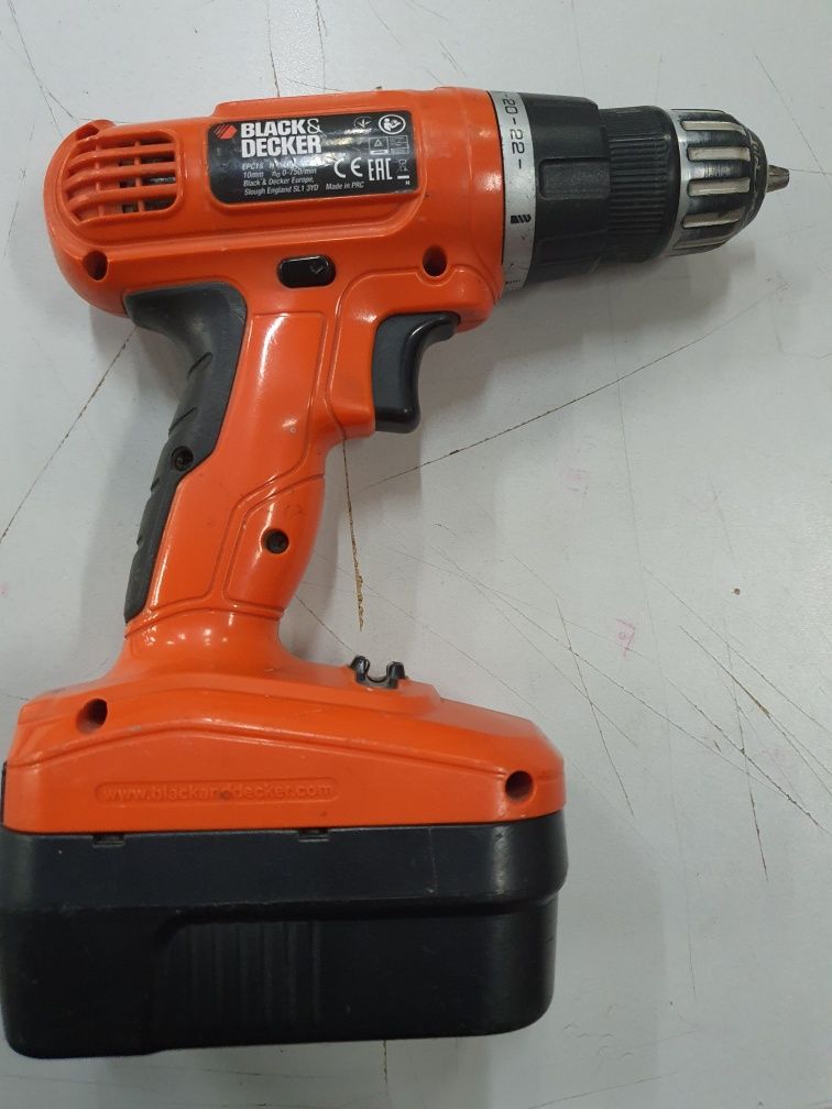 Wkrętarko Wiertarka Black&Decker EPC18