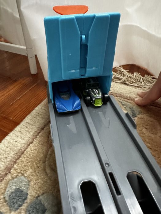 Camião/pista Hot Wheels.