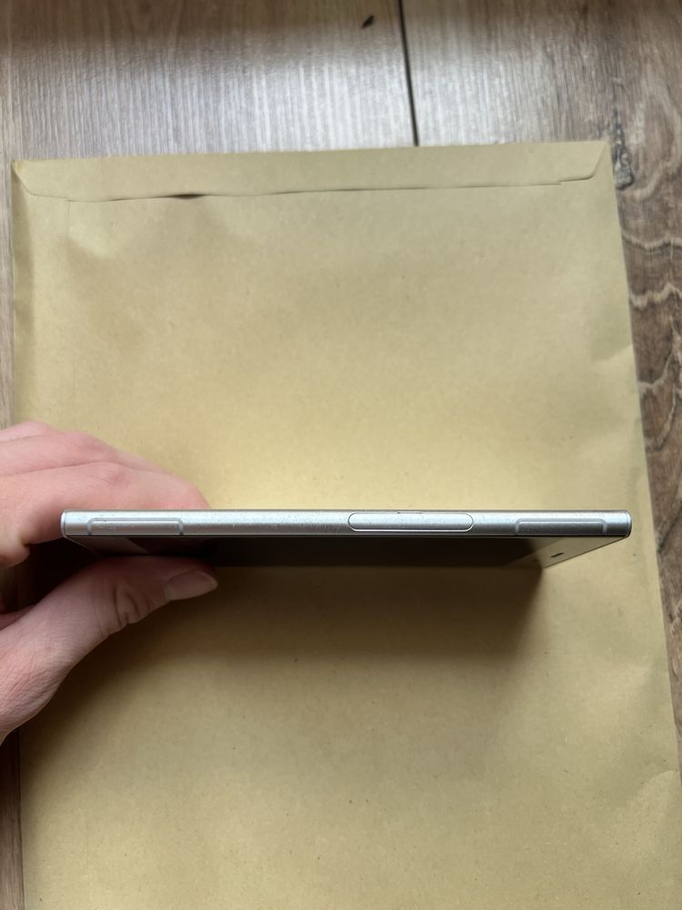 Sony Xperia XZ1 srebrny 4 RAM pamieć 64GB