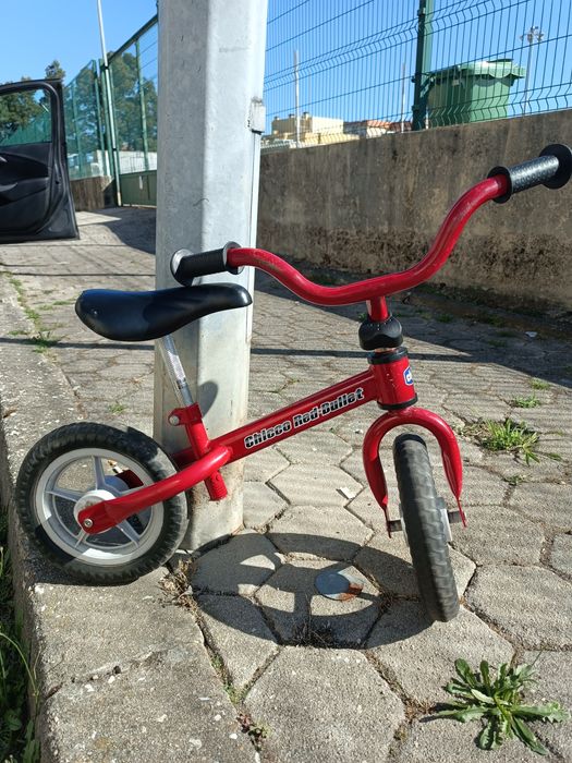 Bicicleta vermelha Chicco sem pedais
