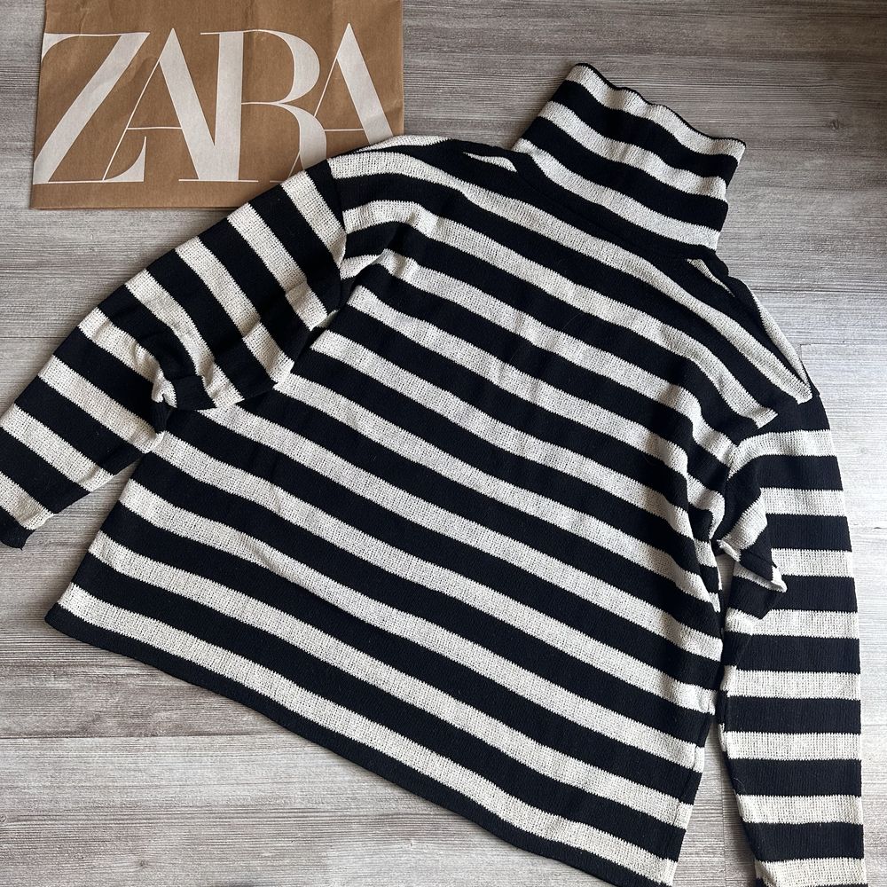 Oversizowy sweter z golfem ZARA w poziome paski - rozmiar M